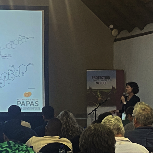 Dr. Cynthia Gleason presenting about PAPAS research at NSSA Symposium 